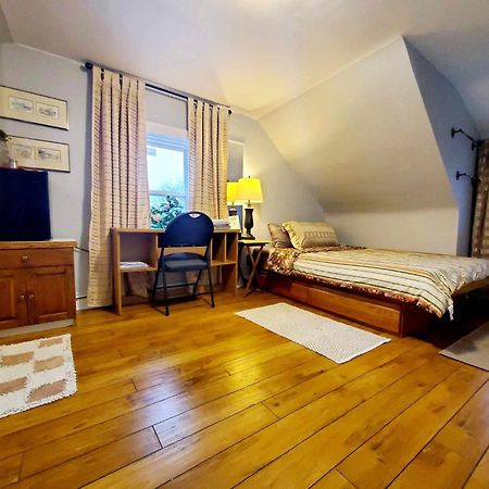 Merj'S Guest House In Wolesly Виннипег Экстерьер фото