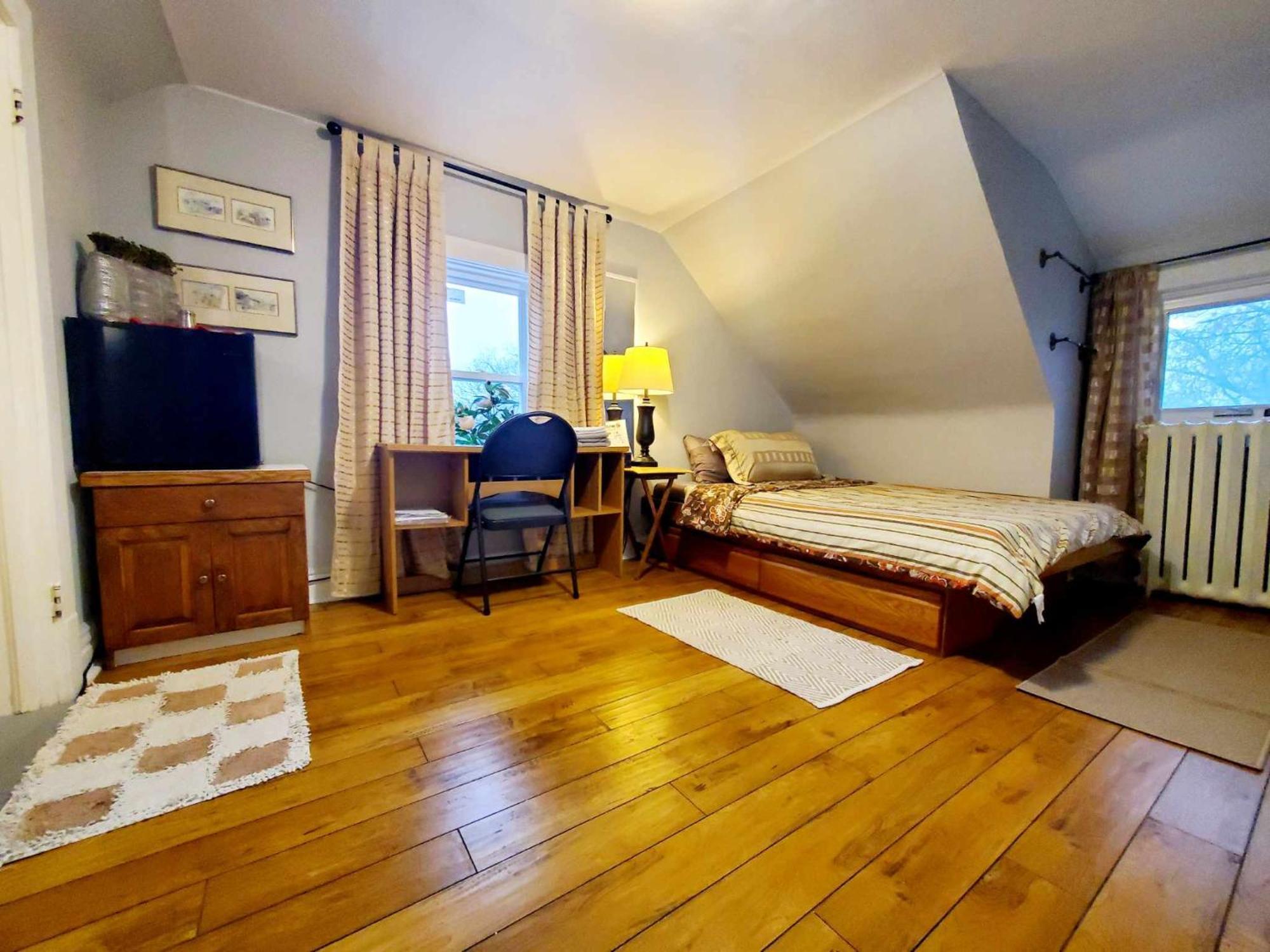 Merj'S Guest House In Wolesly Виннипег Экстерьер фото
